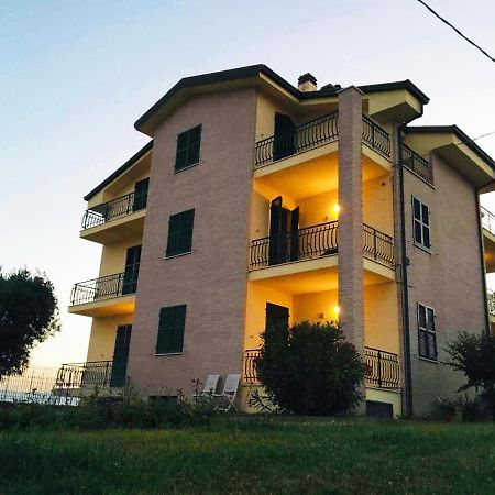 Villa La Collina Di Emma Massignano Exterior foto