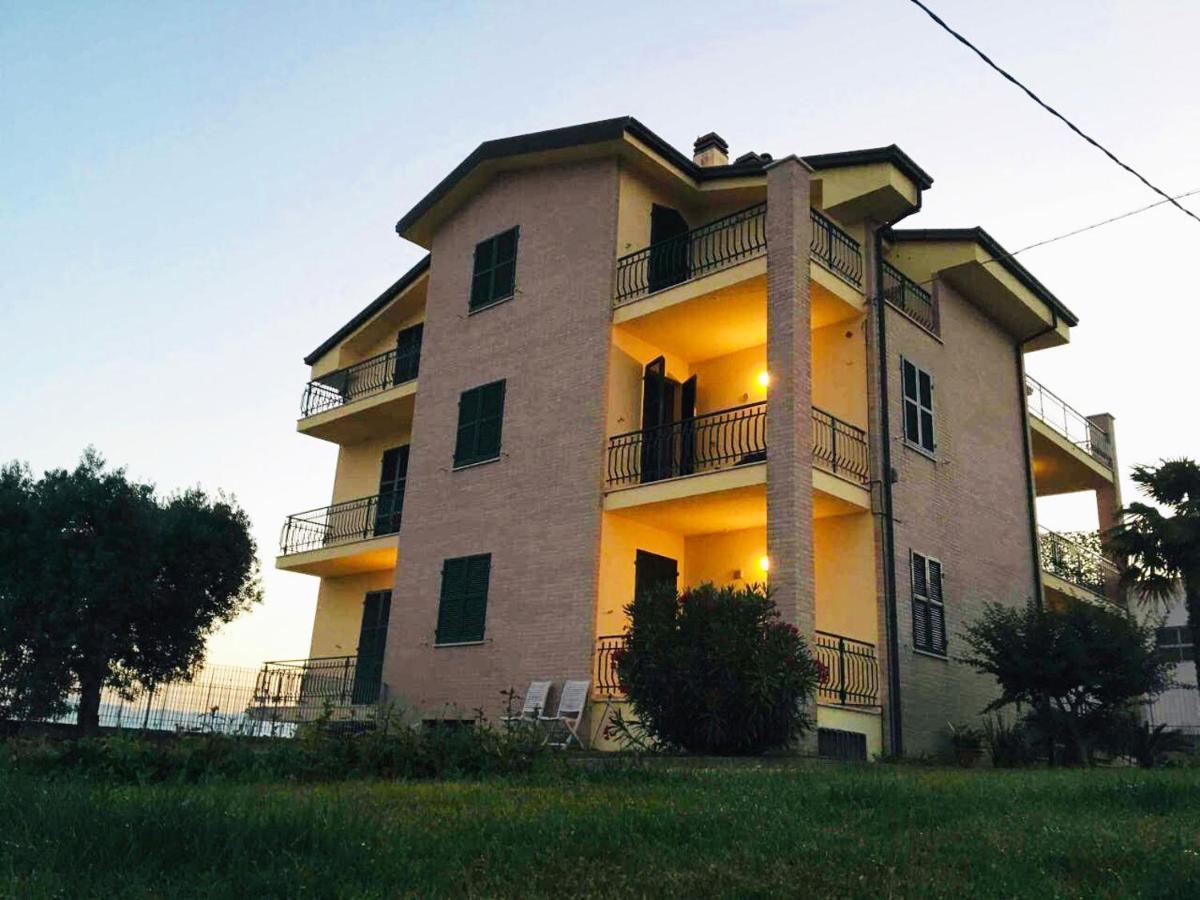 Villa La Collina Di Emma Massignano Exterior foto